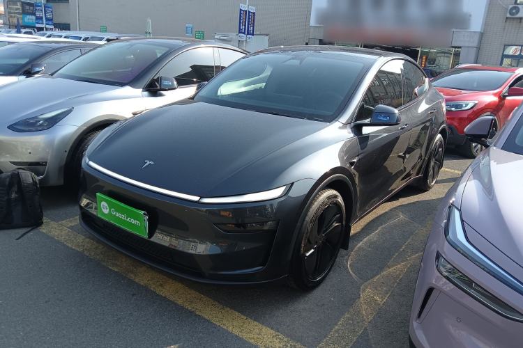 Used Tesla Model Y 2025 Long-Range All-Wheel-Drive Version