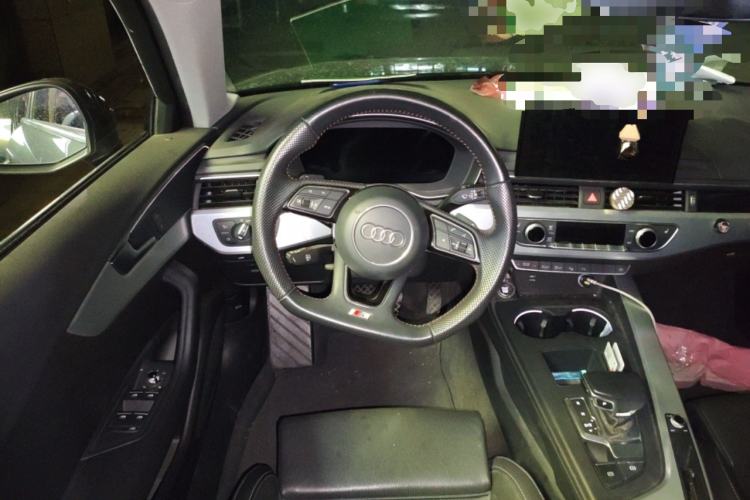 Used Audi A4L 2022 40 TFSI Luxury Dynamic Model Steering Wheel