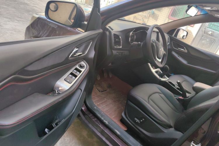 Used Baojun 560 2015 1.8L manual luxury version
