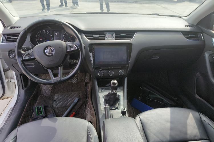 Used Skoda Octavia 2017 1.6L Manual Smart Drive Edition Center Console