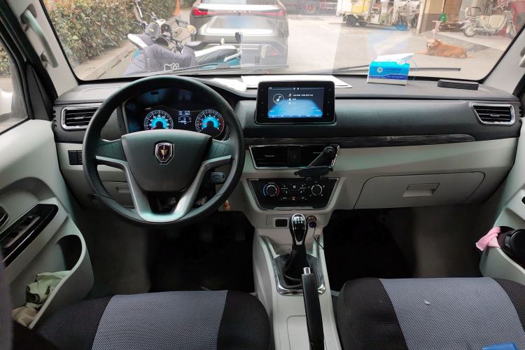 Used Jinbei New Hiace S 2023 1.5L Wealth Edition Passenger Van 5/6/7-Seater Central Air Conditioning Version SWC15M Center Console