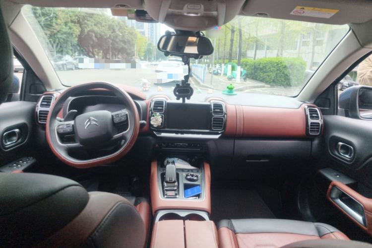 Used Citroen C5 AIRCROSS 2017 380THP Luxury Model Center Console