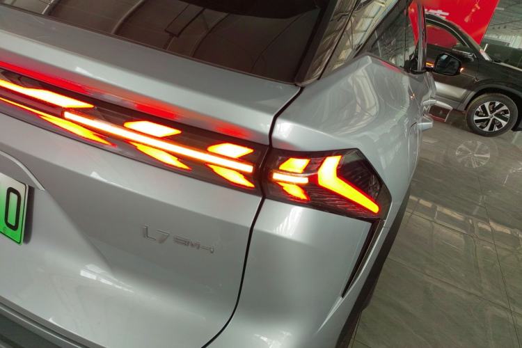 Used Geely Galaxy L7 2025 EM-i 115km Exploration+ Edition Right Rear Taillight
