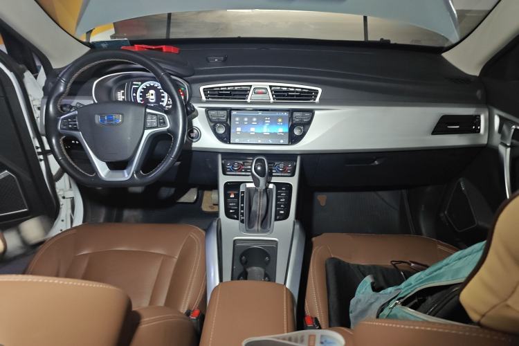 Used Geely Auto Emgrand X7 Sport 2016 1.8TD Automatic All-Wheel-Drive ZhiZun Edition Center Console