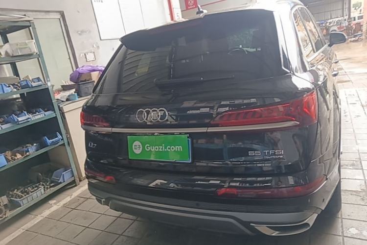 Used Audi Q7 2021 55 TFSI quattro S line Sport model
