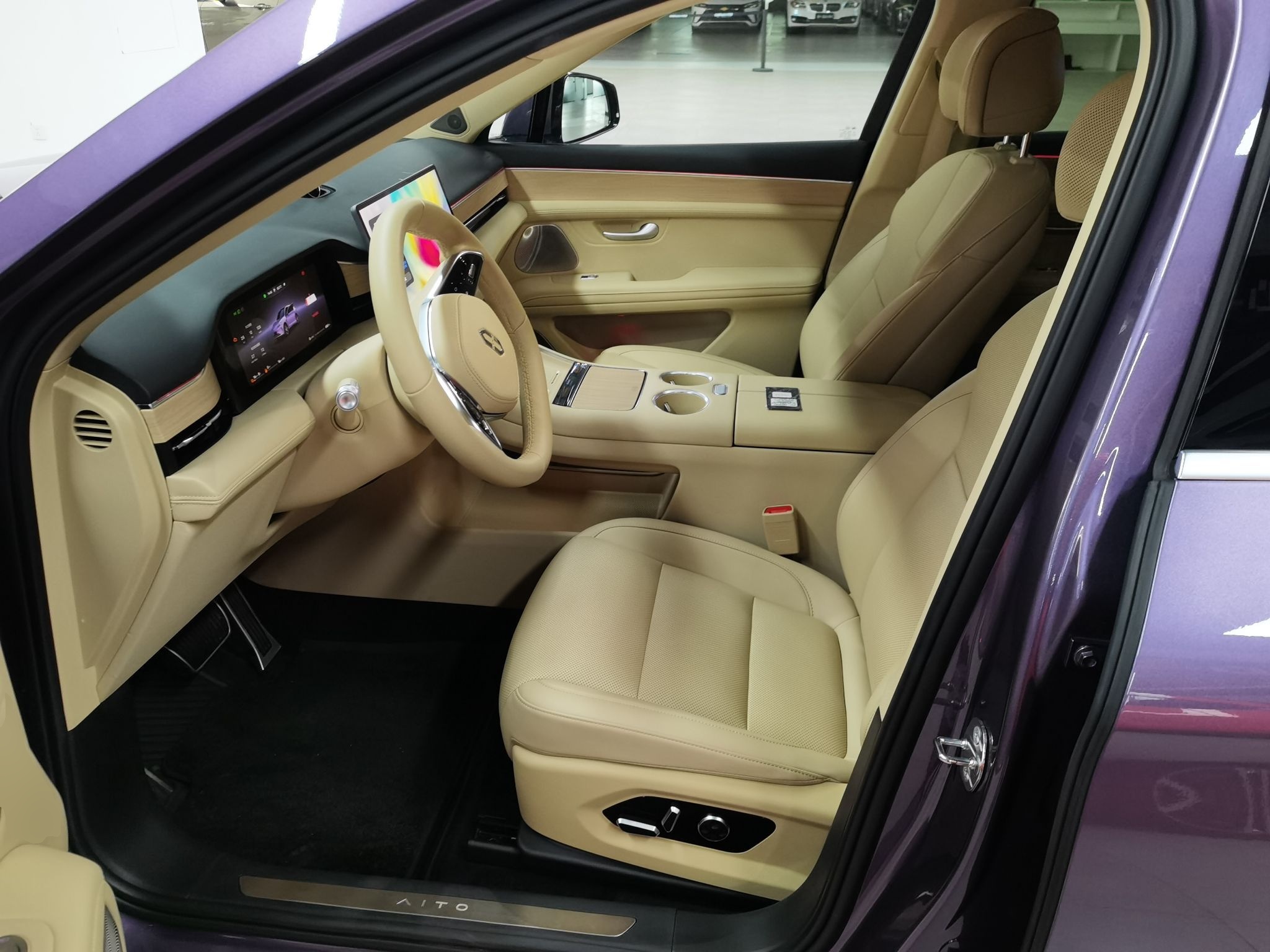 المقاعد الأمامية داخل السيارة