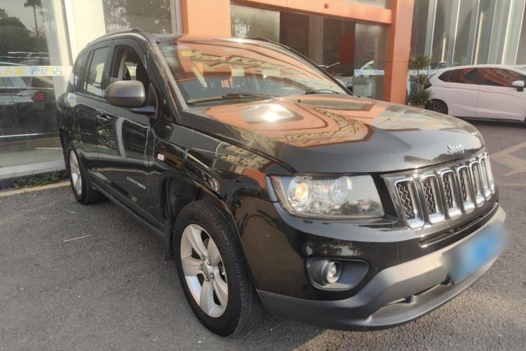 Used Jeep Compass 2015 2.0L two-wheel drive sport version

