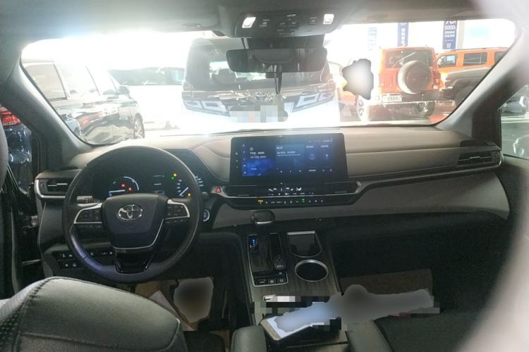 Used Toyota Granvia 2023 2.5L Hybrid Prestige VIP Edition
