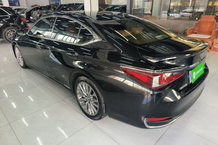 Used Lexus ES 2020 300h Premier Edition
