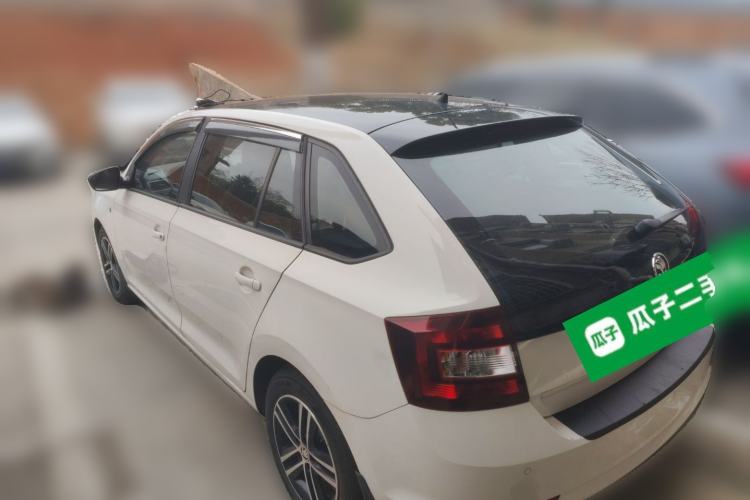 Used Skoda Rapid Spaceback 2014 1.6L Automatic Enjoyment Edition