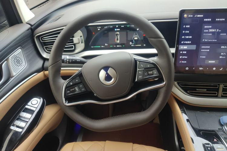 Used Denza D9 2024 DM-i 980 Four-Wheel Drive Prestige Model Steering Wheel