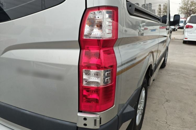 Used Foton Toano 2023 2.0T Compact Comfort Edition Manual Transmission Long Wheelbase Mid-Height Design with Single Rear Tire 9-Seater