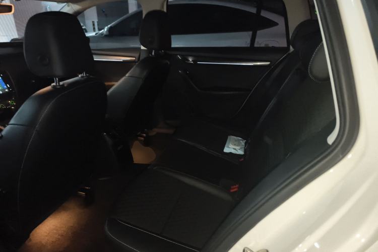 Used Skoda Octavia 2019 TSI280 DSG Luxury Edition Station Wagon China VI Standard Left Rear Seat