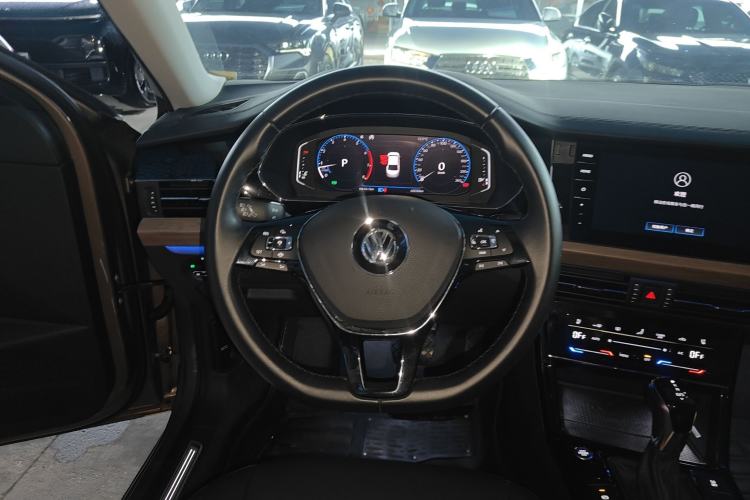 Used Volkswagen Passat 2020 330TSI Luxury Edition China VI