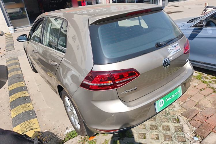 Used Volkswagen Golf 2017 1.6L Automatic Comfort Million-Vehicle Anniversary Edition