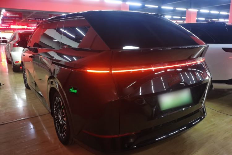 Used XPeng X9 2025 740 Ultra-Long Range Max Rear Left 45 Deg