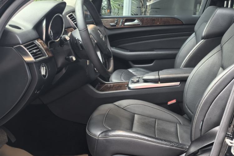 Used Mercedes-Benz M-Class 2015 ML 400 4MATIC Dynamic Model Interior 6