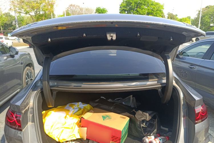 Used BYD Qin L 2025 DM-i Smart Drive 120KM Leading Model
