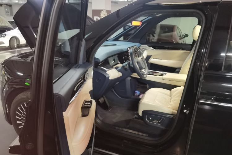 Used Zeekr 009 2024 7-Seater Aisle Version 108 kWh Driver Seat