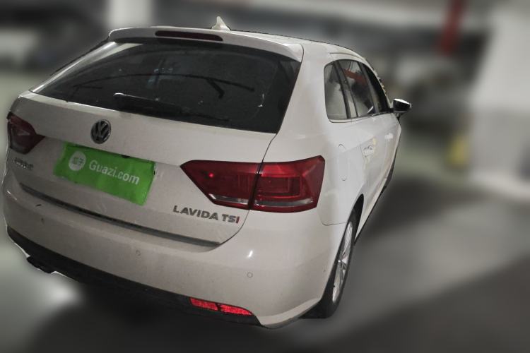 Used Volkswagen Gran Lavida 2013 1.4 TSI Automatic Comfort Model Rear Right 45 Deg