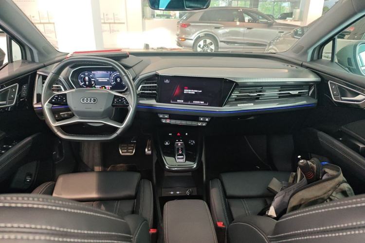 Used Audi Q4 e-tron 2024 40 e-tron Boundary Edition Center Console