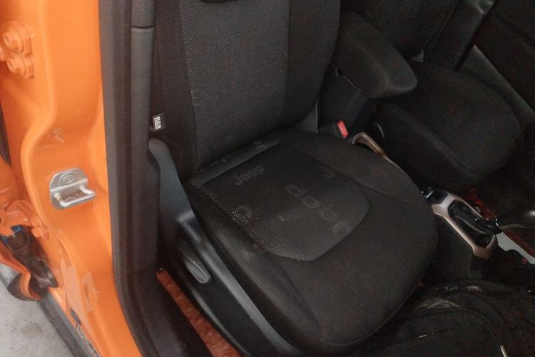 Used Jeep Renegade 2017 180T Automatic High-Energy Version Right Front Seat