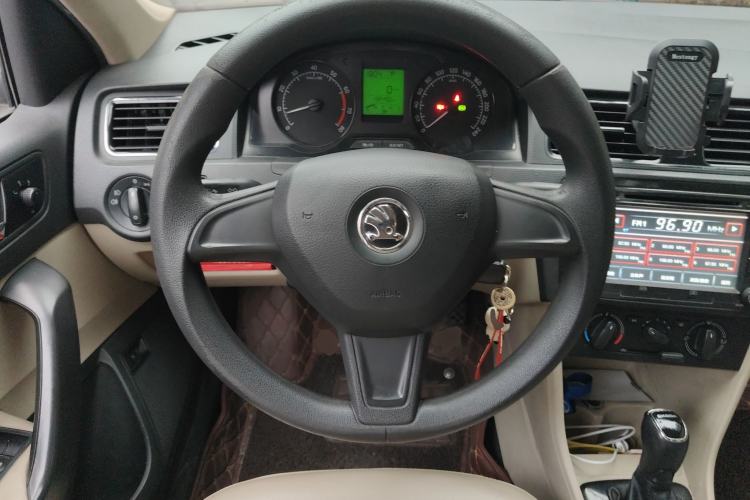 Used Skoda Rapid 2015 1.6L Automatic Smart Selection Model