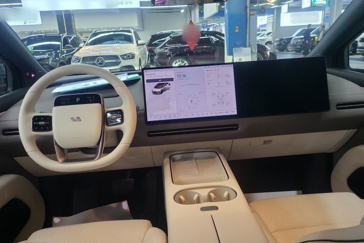 Used Li Auto i6 2025 Model Two-Wheel-Drive Standard Type Center Console