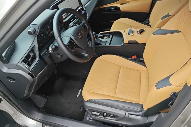 Used Lexus ES 2022 300h Deluxe Edition Left Front Seat