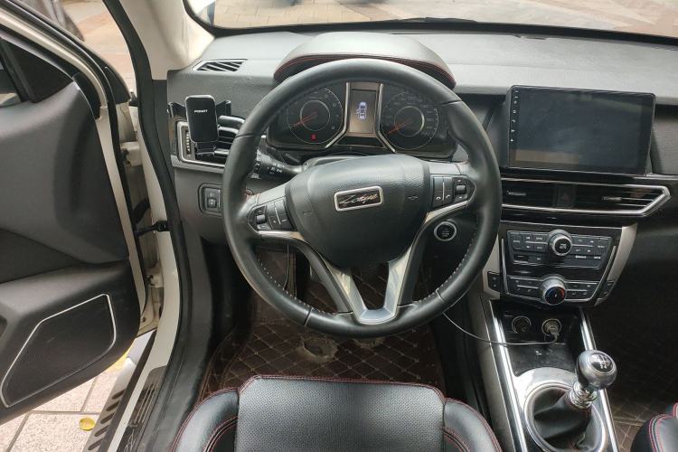 Used Zotye Domy X5 2015 1.5T Manual Luxury Version China IV Standard Steering Wheel
