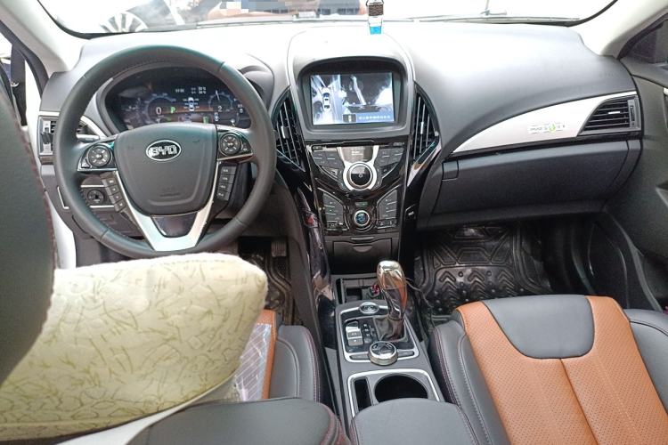 Used BYD Qin New Energy 2015 1.5T Dual-Crown Flagship Plus Edition Center Console