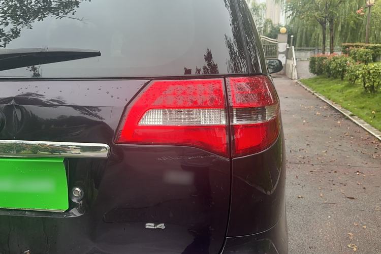 Used BYD M6 2013 2.4L Manual Luxury Model
