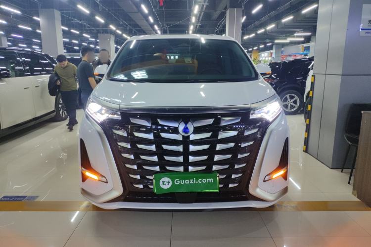 Used Denza D9 2022 DM-i 1040 Prestige Model