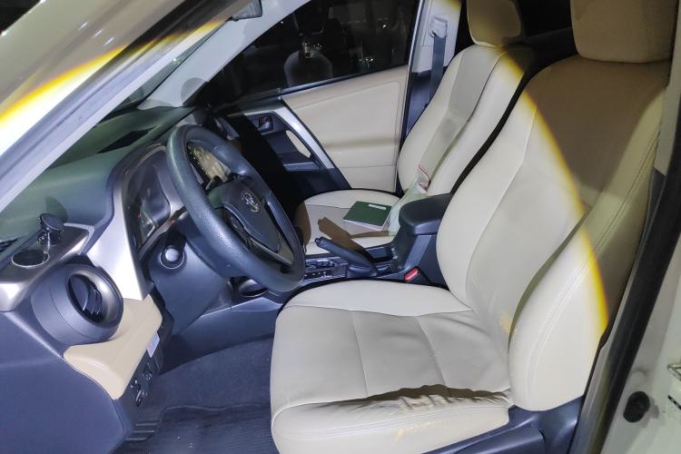 Used Toyota RAV4 2013 2.0L CVT Two-Wheel Drive Urban Edition
