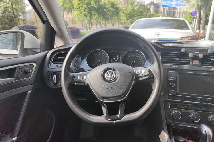 Used Volkswagen Golf 2018 230TSI Automatic Comfort Model Steering Wheel