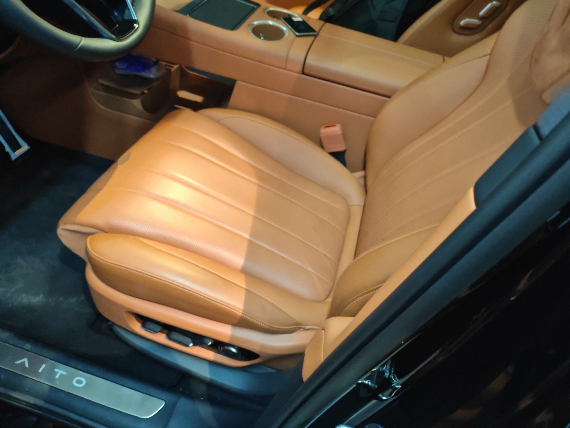 Переднее сиденье в автомобиле