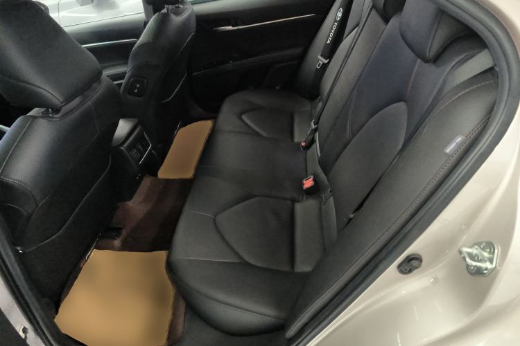 Used Toyota Camry 2021 2.0G Luxury Edition
