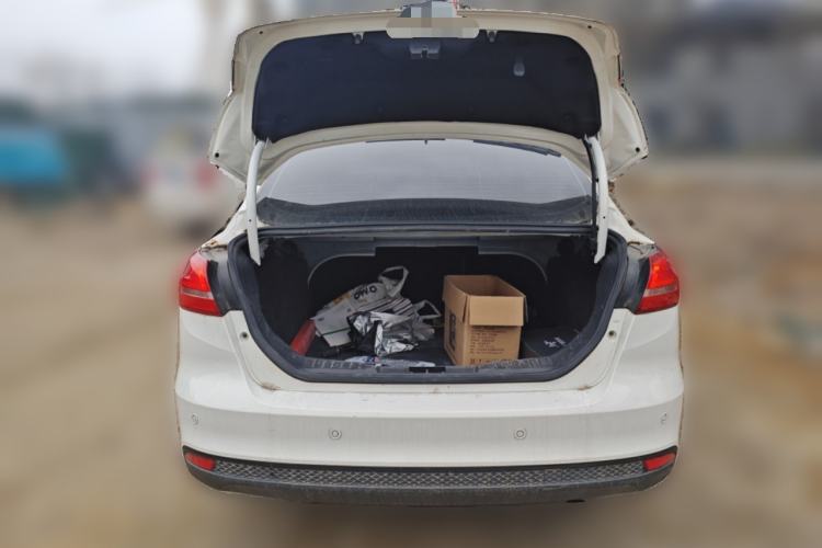 Used Ford Focus 2015 Sedan 1.6L Manual Fashion Edition