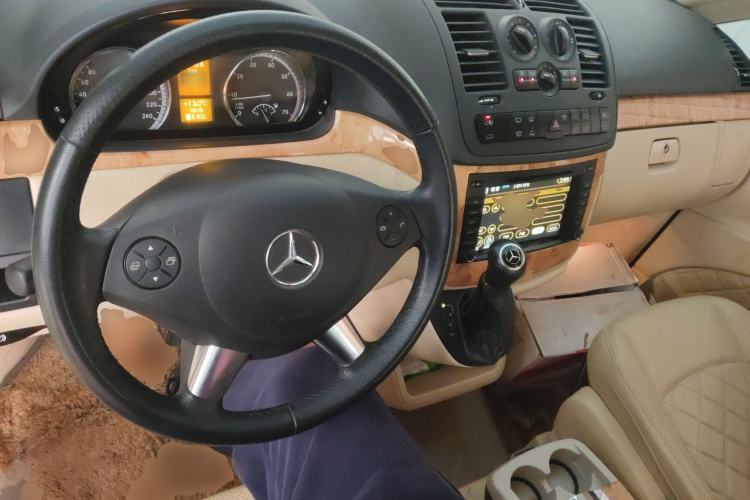 Used Mercedes-Benz Viano 2013 3.0L Hospitality Edition Center Console