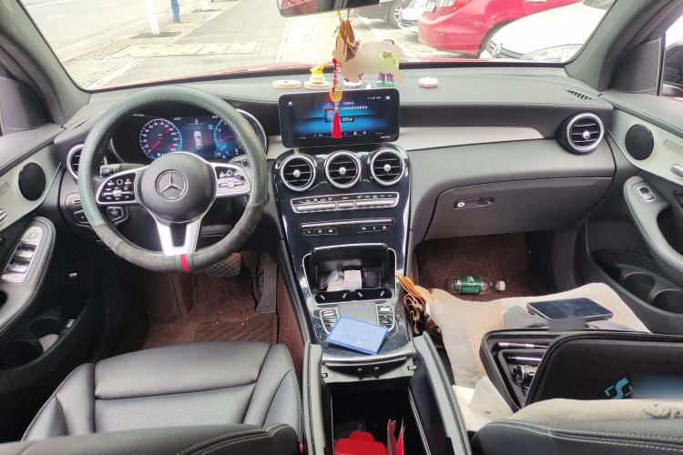 Used Mercedes-Benz GLC Coupe 2020 GLC 260 4MATIC Coupe SUV Center Console