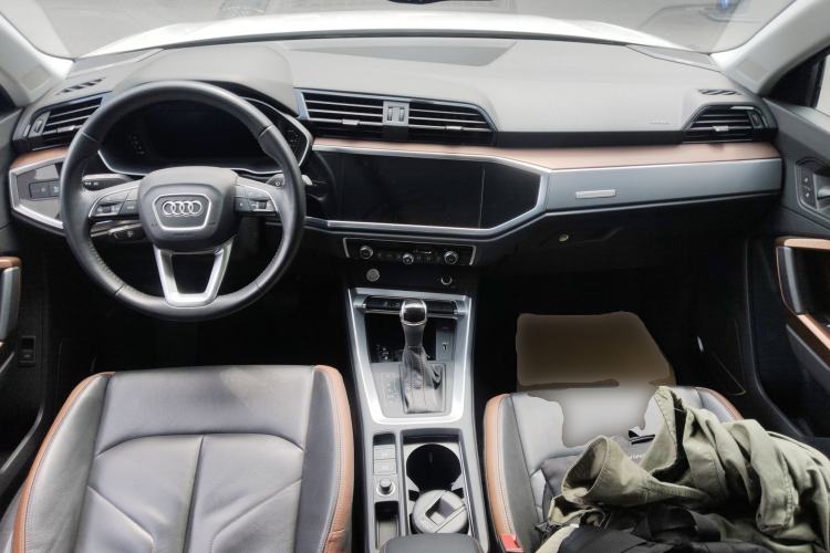 Used Audi Q3 2019 40 TFSI Fashionable and Elegant Model Center Console