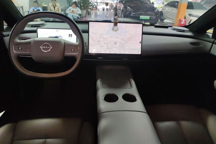 Used Nissan N7 2025 625 Max Center Console