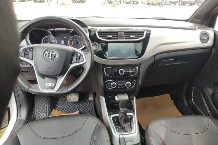 Used Brilliance V3 2015 1.5T Automatic Flagship Model Center Console