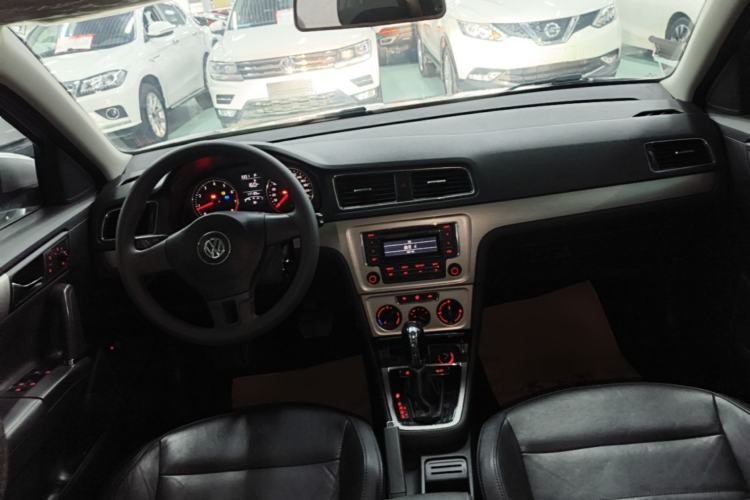 Used Volkswagen Lavida 2013 Restyled Classic 1.6L Automatic Comfort Edition Center Console