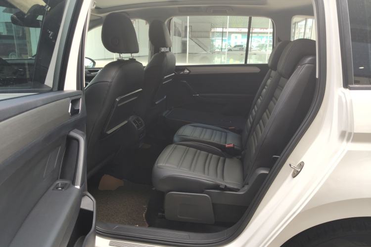 Used Volkswagen Touran 2018 Volkswagen Touran L 280TSI DSG Comfort Edition 7 Seats China VI Standard
