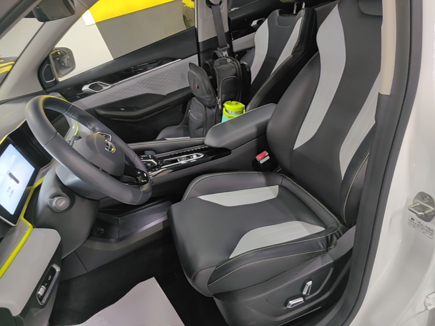 Geely Auto Coolray 2022 Bin Yue COOL 1.5TD DCT Ignite Edition — снимка 17