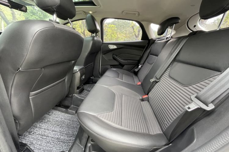 Used Ford Focus 2017 Hatchback 1.6L Automatic Fashion Edition Smart Drive Version Exterior 6