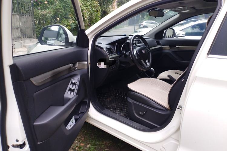 Used BAIC Senova X65 2015 2.0T Automatic Elite Model
