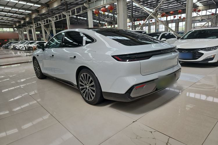 Used Geely Galaxy 8 2025 130km EM-i Flagship Edition Exterior 3