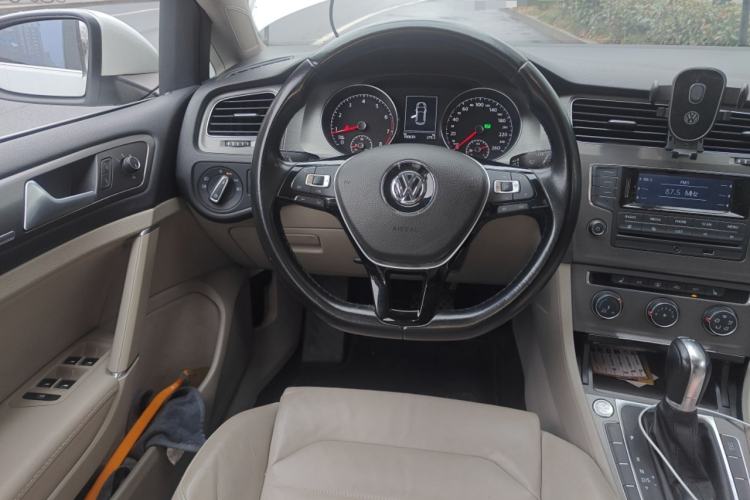 Used Volkswagen Golf 2015 1.4TSI Automatic Luxury Model
